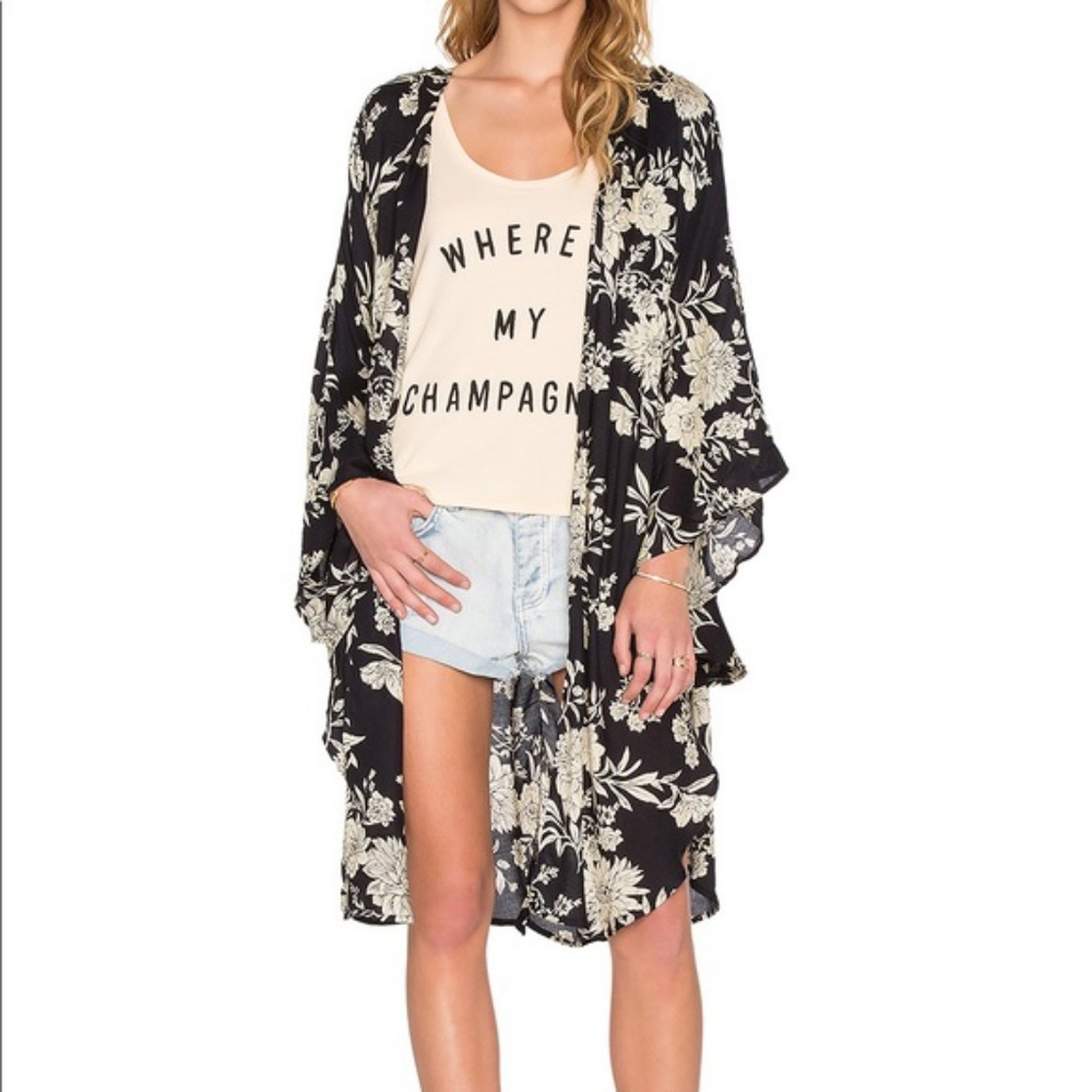 Amuse Society Sandrine Kimono